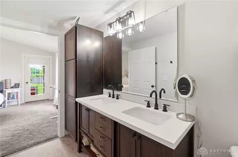 Bath - 4239 Midfield St, Springfield, OH 45503 photo 3 of 7