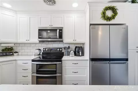Kitchen - 4239 Midfield St, Springfield, OH 45503 photo 6 of 9