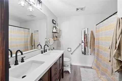 Bath - 4239 Midfield St, Springfield, OH 45503 photo 1 of 7