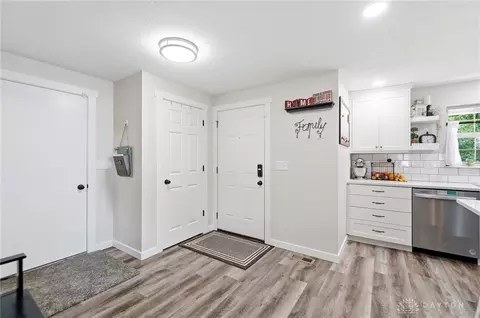 Entry Way - 4239 Midfield St, Springfield, OH 45503 photo 1 of 8