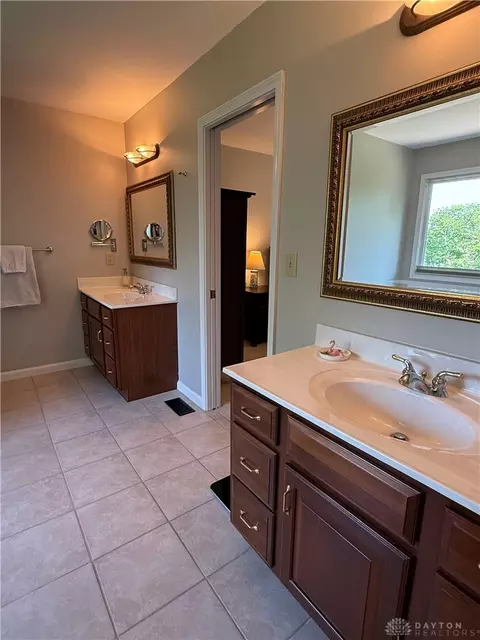 Bath - 9503 Gem Stone Dr, Centerville, OH 45458 photo 2 of 5