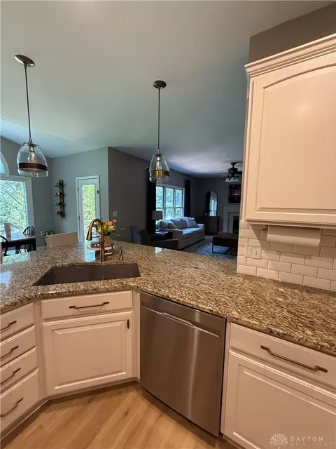 Kitchen - 9503 Gem Stone Dr, Centerville, OH 45458 photo 5 of 6