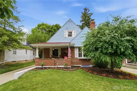335 East Dr, Oakwood, OH 45419
