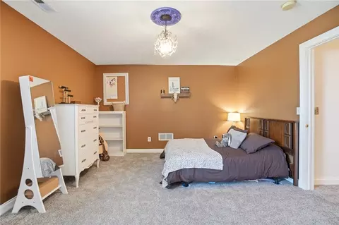Bedroom - 5700 Kizer Ln, Springfield, OH 45502 photo 9 of 13