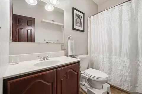Bath - 5700 Kizer Ln, Springfield, OH 45502 photo 9 of 13