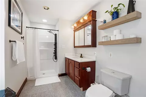 Bath - 5700 Kizer Ln, Springfield, OH 45502 photo 6 of 13