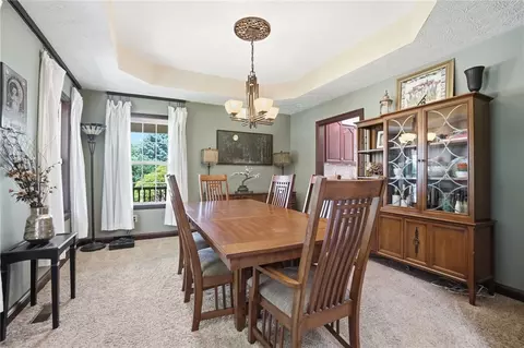 Dining - 5700 Kizer Ln, Springfield, OH 45502 photo 3 of 5