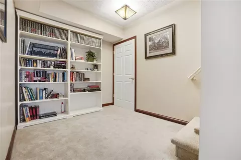 Entry Way - 5700 Kizer Ln, Springfield, OH 45502 photo 8 of 9