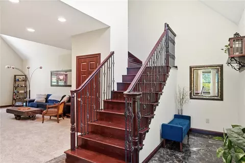 Entry Way - 5700 Kizer Ln, Springfield, OH 45502 photo 6 of 9