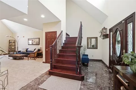 Entry Way - 5700 Kizer Ln, Springfield, OH 45502 photo 3 of 9