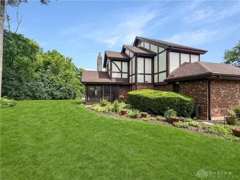 Exterior - 5016 Lausanne Dr, Centerville, OH 45458 photo 4 of 6