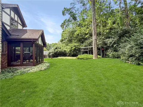 Exterior - 5016 Lausanne Dr, Centerville, OH 45458 photo 6 of 6
