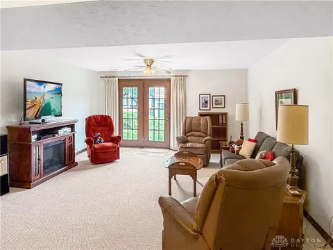 Living - 5016 Lausanne Dr, Centerville, OH 45458 photo 4 of 4