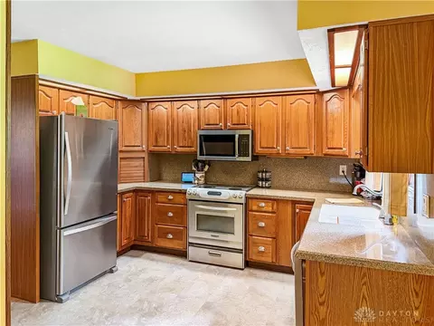 Kitchen - 5016 Lausanne Dr, Centerville, OH 45458 photo 2 of 2