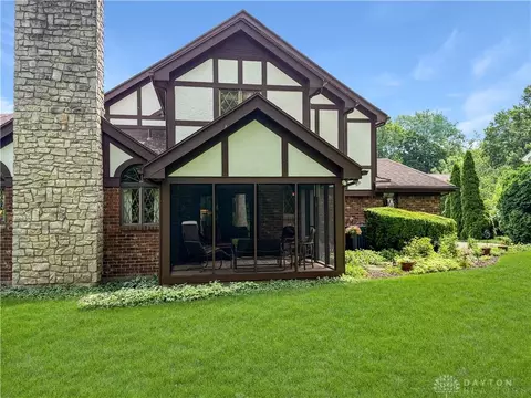 Exterior - 5016 Lausanne Dr, Centerville, OH 45458 photo 5 of 6