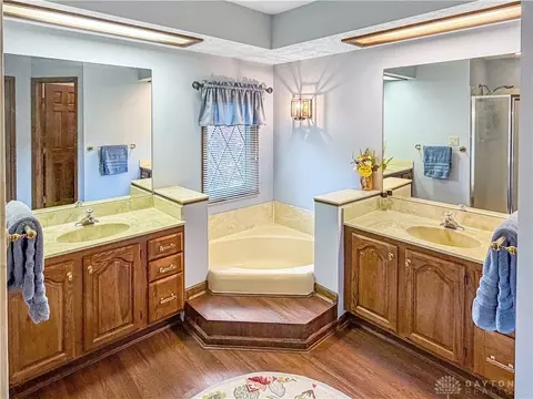 Bath - 5016 Lausanne Dr, Centerville, OH 45458 photo 1 of 4