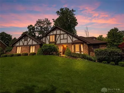 5016 Lausanne Dr, Centerville, OH 45458
