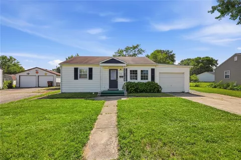 713 Flintridge Dr, Fairborn, OH 45324