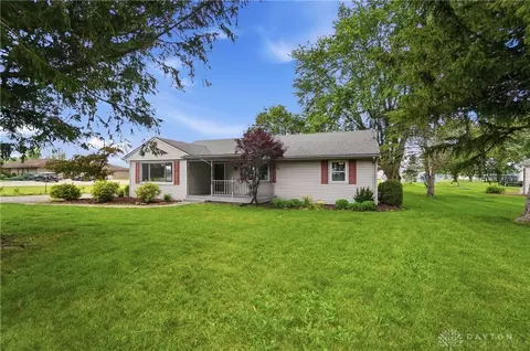 8251 Arlington Rd, Brookville, OH 45309