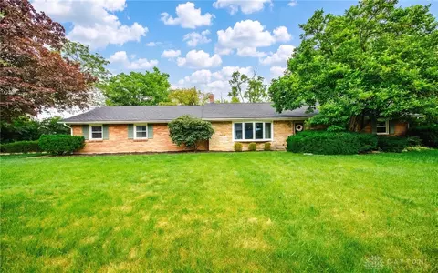 7439 Barr Cir, Dayton, OH 45459