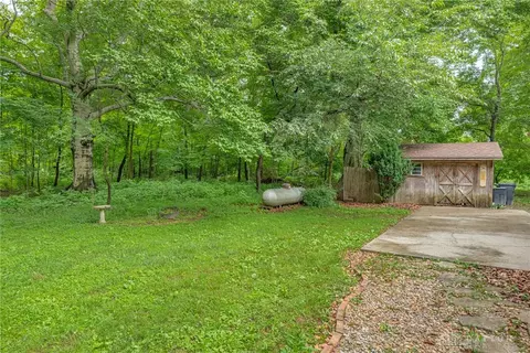 Exterior - 2038 Pratt Rd, Blanchester, OH 45107 photo 4 of 5