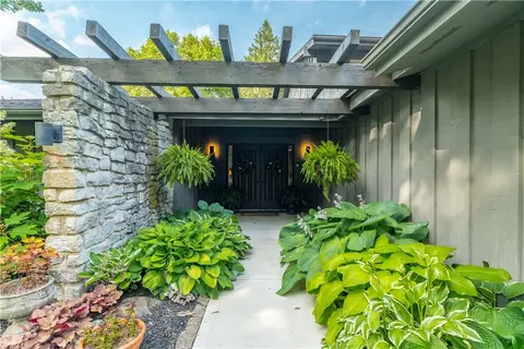 Exterior - 2425 Black Oak Dr, Troy, OH 45373 photo 3 of 14