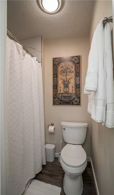 Bath - 2425 Black Oak Dr, Troy, OH 45373 photo 3 of 7