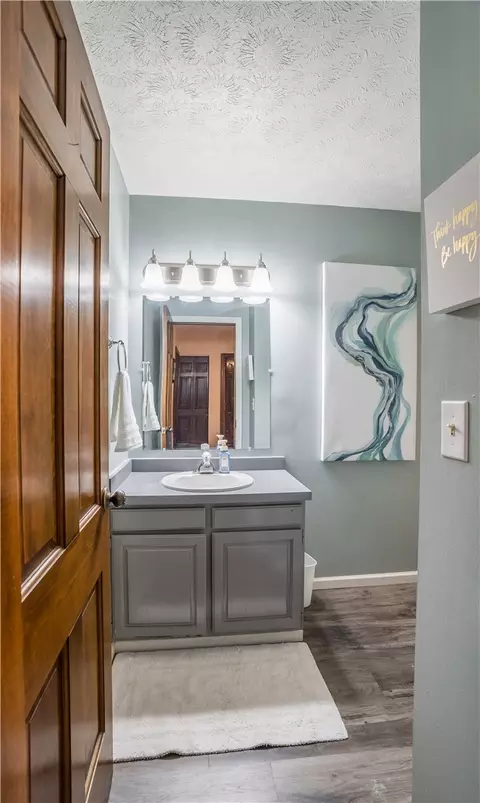 Bath - 2425 Black Oak Dr, Troy, OH 45373 photo 6 of 7