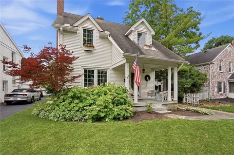 406 East Dr, Oakwood, OH 45419