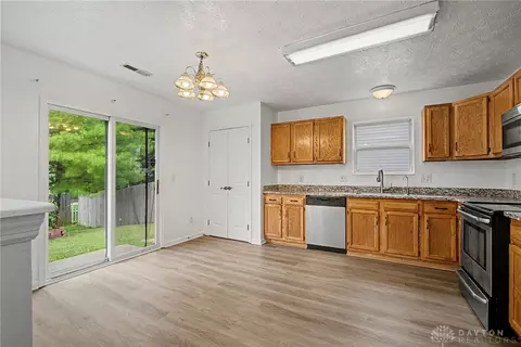 Kitchen - 1562 Farrington Dr, Kettering, OH 45420 photo 1 of 5