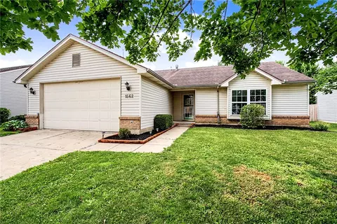 Exterior - 1562 Farrington Dr, Kettering, OH 45420 photo 3 of 9