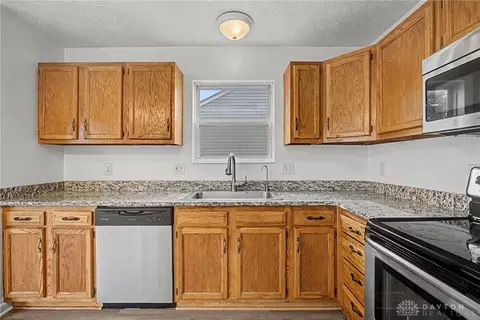 Kitchen - 1562 Farrington Dr, Kettering, OH 45420 photo 4 of 5