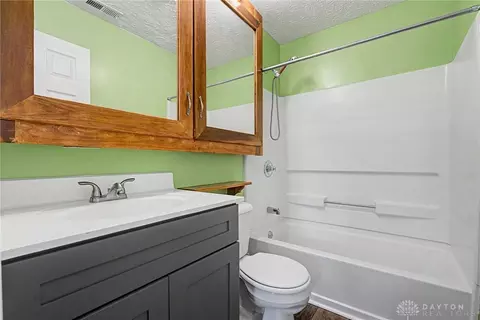 Bath - 1562 Farrington Dr, Kettering, OH 45420 photo 2 of 2