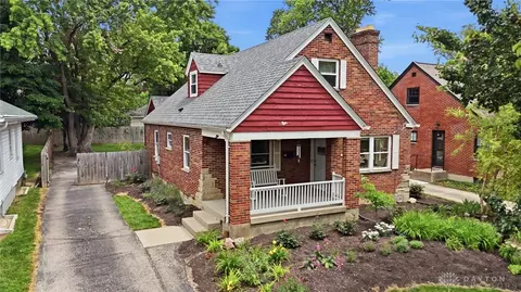 211 Wiltshire Blvd, Oakwood, OH 45419