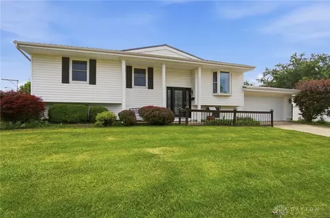 1914 Elmsford St, Springfield, OH 45506 photo 2