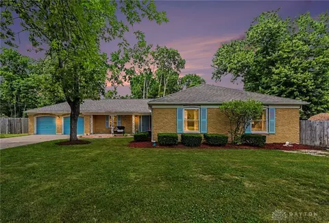 907 Debbie Ct, Dayton, OH 45415