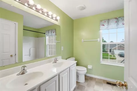 Bath - 321 Heftner Cir, Maineville, OH 45039 photo 2 of 7