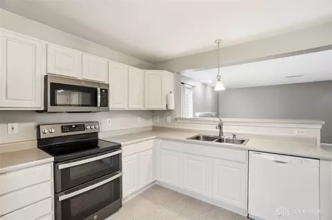 Kitchen - 321 Heftner Cir, Maineville, OH 45039 photo 3 of 3