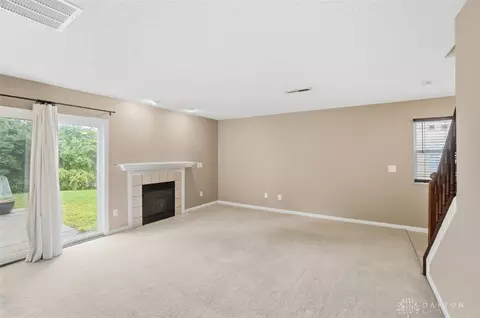 Living - 321 Heftner Cir, Maineville, OH 45039 photo 2 of 5
