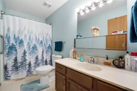 Bath - 1043 Armsgate Rd, Springfield, OH 45503 photo 4 of 6