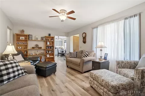 Living - 1043 Armsgate Rd, Springfield, OH 45503 photo 2 of 3