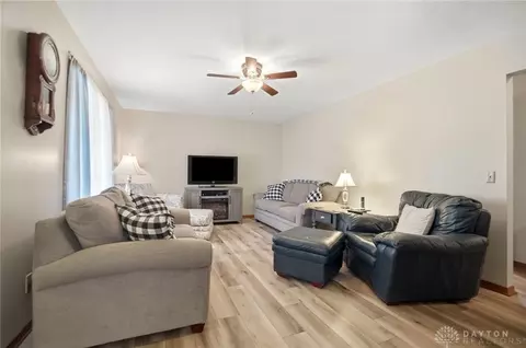 Living - 1043 Armsgate Rd, Springfield, OH 45503 photo 1 of 3