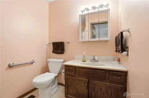 Bath - 1043 Armsgate Rd, Springfield, OH 45503 photo 3 of 6