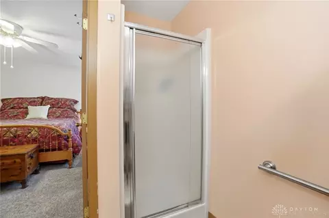 Bath - 1043 Armsgate Rd, Springfield, OH 45503 photo 2 of 6