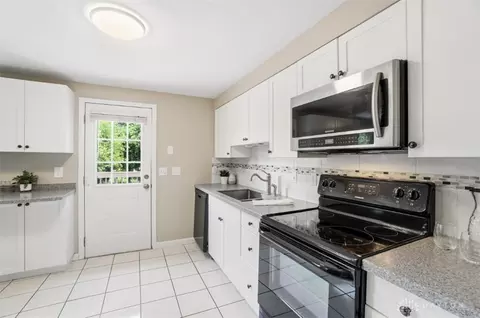 Kitchen - 174 Circle Dr, Harrison, OH 45030 photo 5 of 5