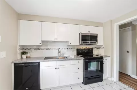 Kitchen - 174 Circle Dr, Harrison, OH 45030 photo 3 of 5