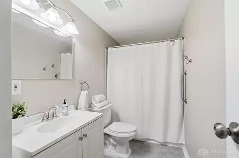 Bath - 174 Circle Dr, Harrison, OH 45030 photo 1 of 5