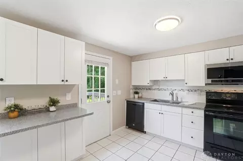 Kitchen - 174 Circle Dr, Harrison, OH 45030 photo 2 of 5