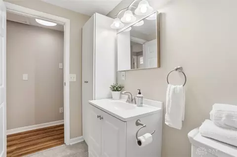 Bath - 174 Circle Dr, Harrison, OH 45030 photo 2 of 5
