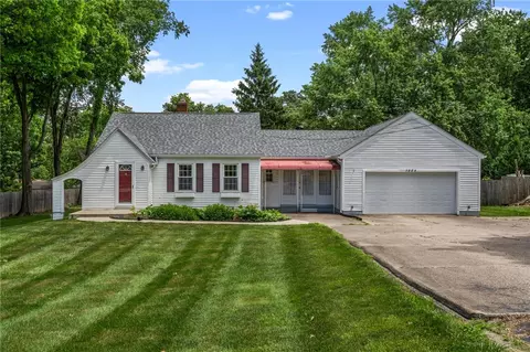 1328 Hanes Rd, Dayton, OH 45434